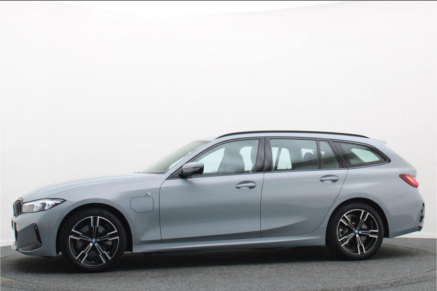 BMW 3 Serie Touring 320e M Sport Leder/Alcantara, Virtual Cockpit, LED, Elek. trekhaak, Apple Carplay, 18"