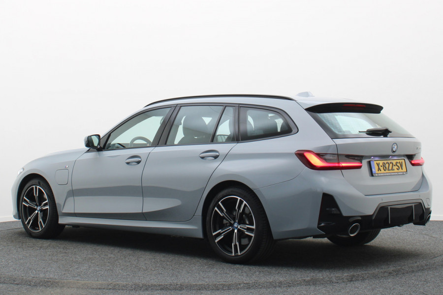 BMW 3 Serie Touring 320e M Sport Leder/Alcantara, Virtual Cockpit, LED, Elek. trekhaak, Apple Carplay, 18"