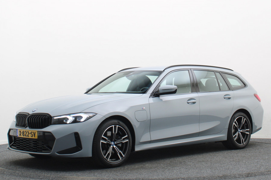 BMW 3 Serie Touring 320e M Sport Leder/Alcantara, Virtual Cockpit, LED, Elek. trekhaak, Apple Carplay, 18"