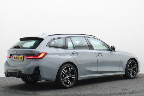 BMW 3 Serie Touring 320e M Sport Leder/Alcantara, Virtual Cockpit, LED, Elek. trekhaak, Apple Carplay, 18"