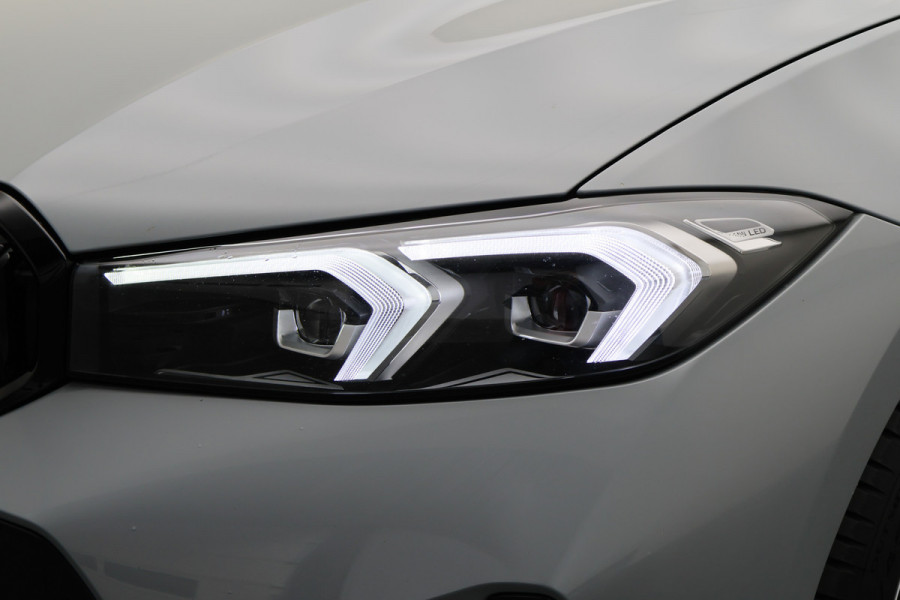 BMW 3 Serie Touring 320e M Sport Leder/Alcantara, Virtual Cockpit, LED, Elek. trekhaak, Apple Carplay, 18"