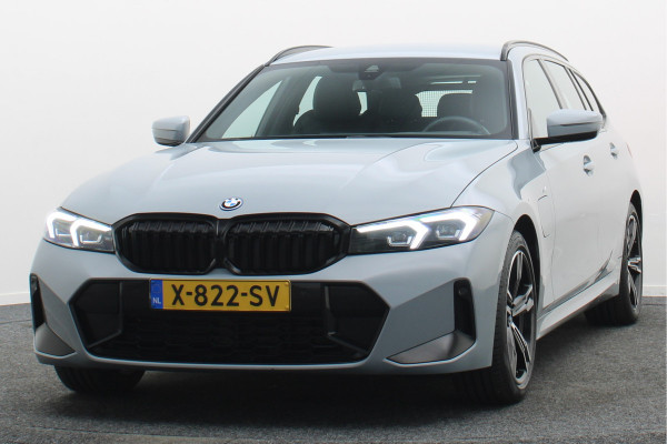 BMW 3 Serie Touring 320e M Sport Leder/Alcantara, Virtual Cockpit, LED, Elek. trekhaak, Apple Carplay, 18"