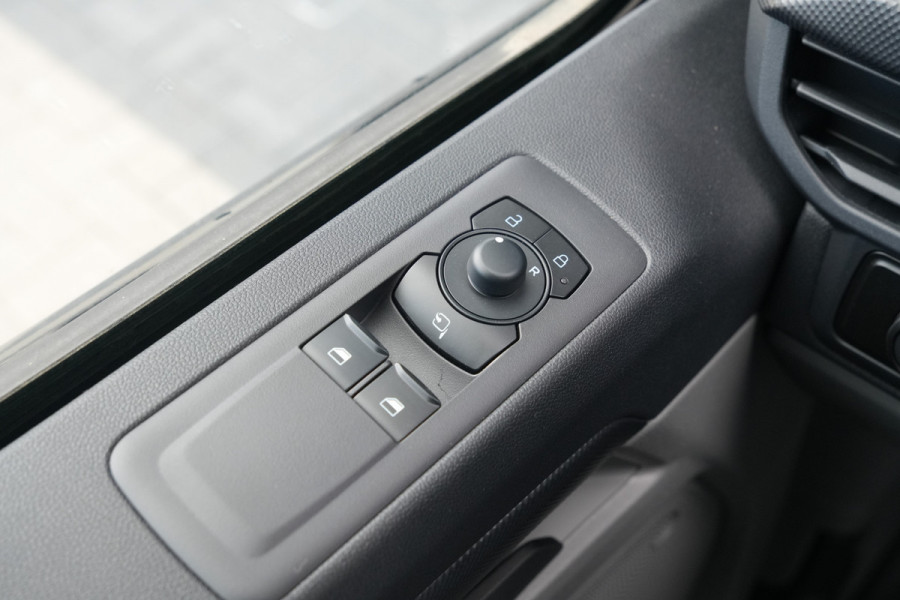 Ford Transit Custom 320 2.0 TDCI L1H1 Trend 170pk - 2x Schuif - Camera - Stoelverwarming - Carplay - LED - Carplay