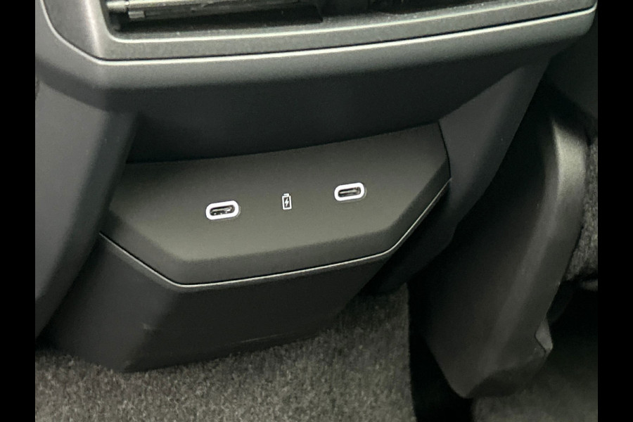 Lynk & Co 01 1.5 Core More Leder | Pano | Stoel+Stuurwielverwarming | Keyless