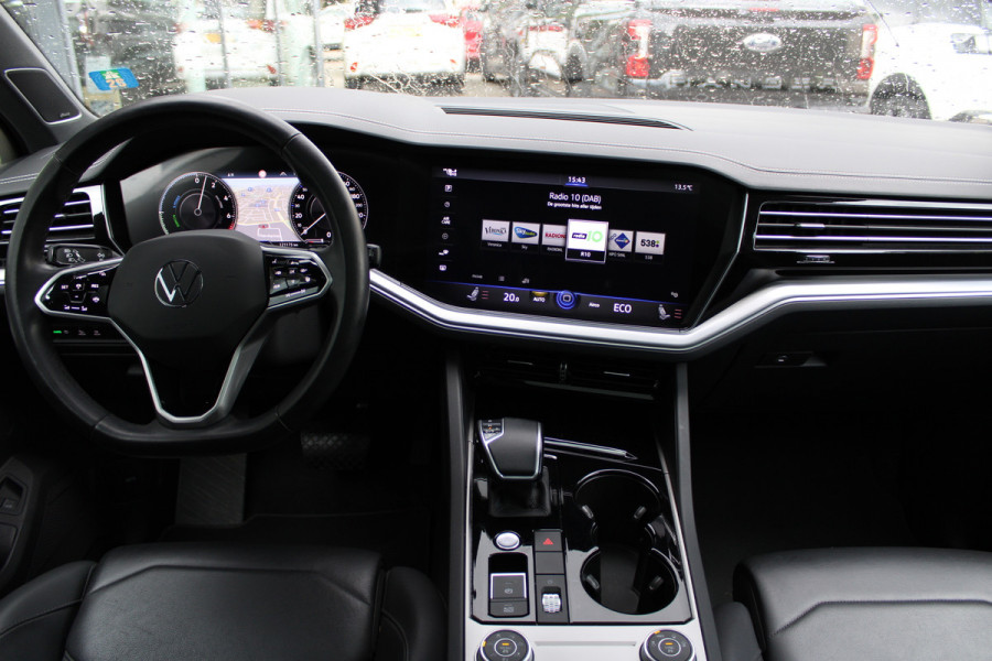 Volkswagen Touareg 3.0 TSi eHybrid Elegance | Luchtvering | Trekhaak | Memory | Head-Up | Panoramadak