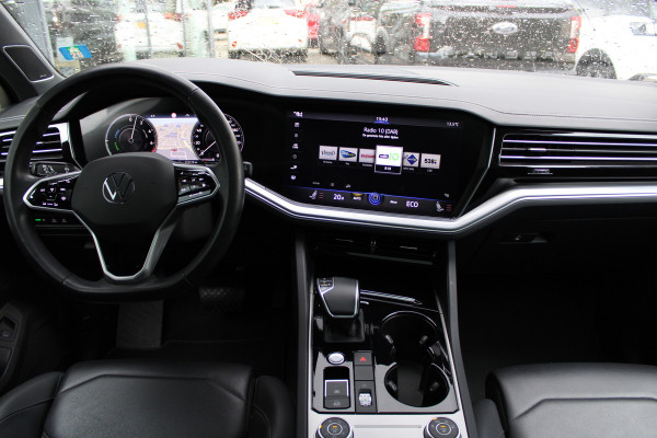 Volkswagen Touareg 3.0 TSi eHybrid Elegance | Luchtvering | Trekhaak | Memory | Head-Up | Panoramadak