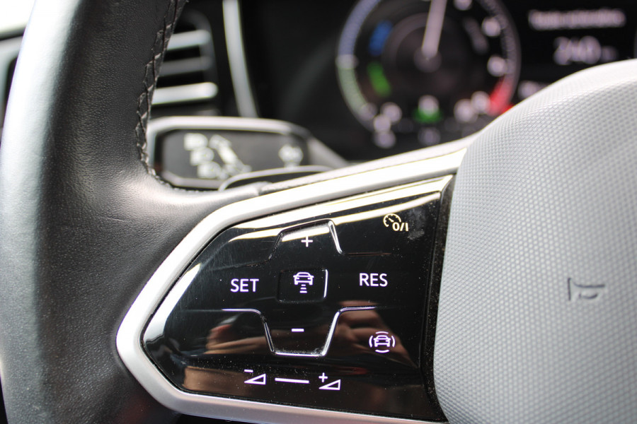 Volkswagen Touareg 3.0 TSi eHybrid Elegance | Luchtvering | Trekhaak | Memory | Head-Up | Panoramadak