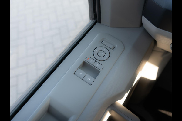 Kia PV5 Passenger Elite 71.2 kWh | Dubbele schuifdeur | PDC | 360 Graden Camera | Clima | Adapt. Cruise | BSM | Midden Airbag | 16" | Stoelverwarming & ventilatie | V2L