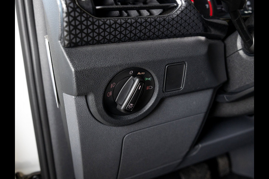 Volkswagen T-Cross 1.5 TSI Style / 150pk / Achteruitrijcamera / Apple Carplay