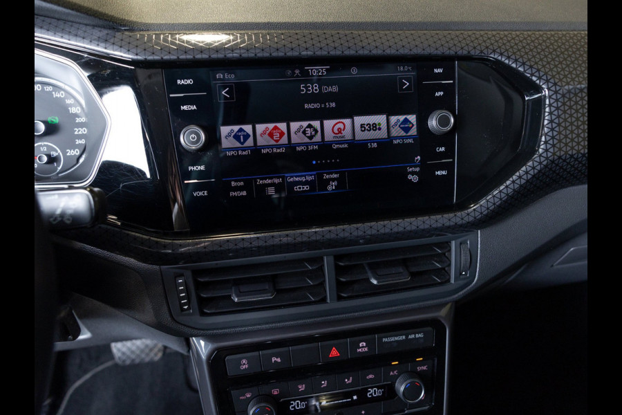 Volkswagen T-Cross 1.5 TSI Style / 150pk / Achteruitrijcamera / Apple Carplay