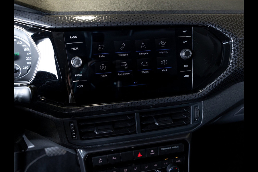 Volkswagen T-Cross 1.5 TSI Style / 150pk / Achteruitrijcamera / Apple Carplay