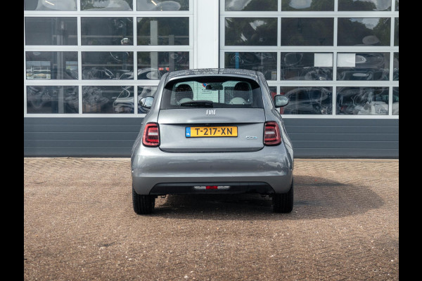 Fiat 500E La Prima 42 kWh | Clima | Leder | 17" | Winter Pack | Apple Carplay | BSM |