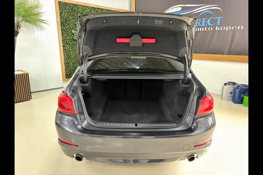 BMW 5 Serie 530i xDrive High Executive|Schuifdak|Memory|Trekhaak|