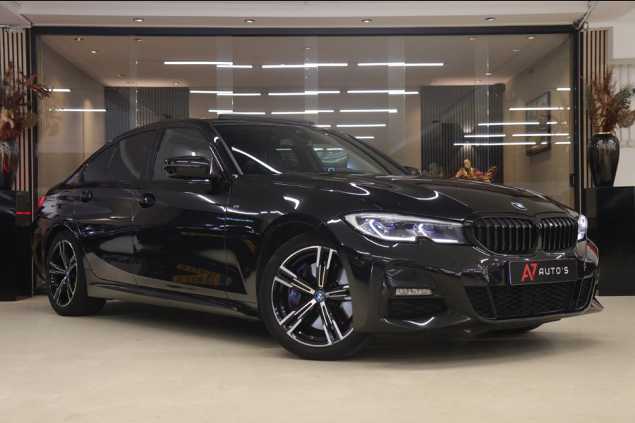 BMW 3-serie 330i High Executive M-PAKKET PANO/CARPLAY/SFEER/HK/HUD/VOL