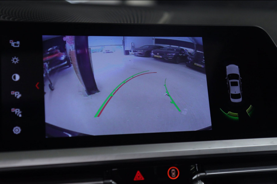 BMW 3-serie 330i High Executive M-PAKKET PANO/CARPLAY/SFEER/HK/HUD/VOL