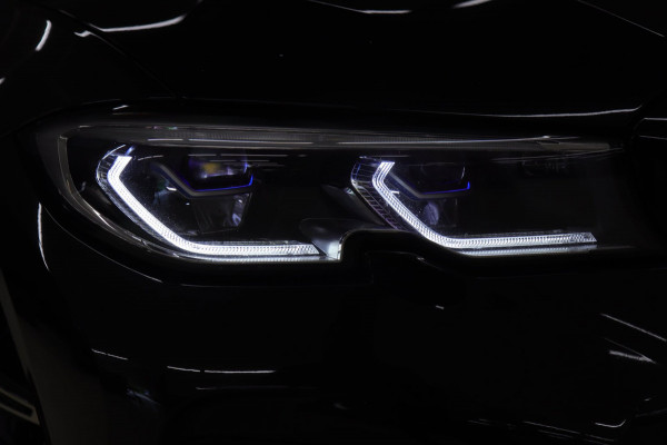 BMW 3-serie 330i High Executive M-PAKKET PANO/CARPLAY/SFEER/HK/HUD/VOL