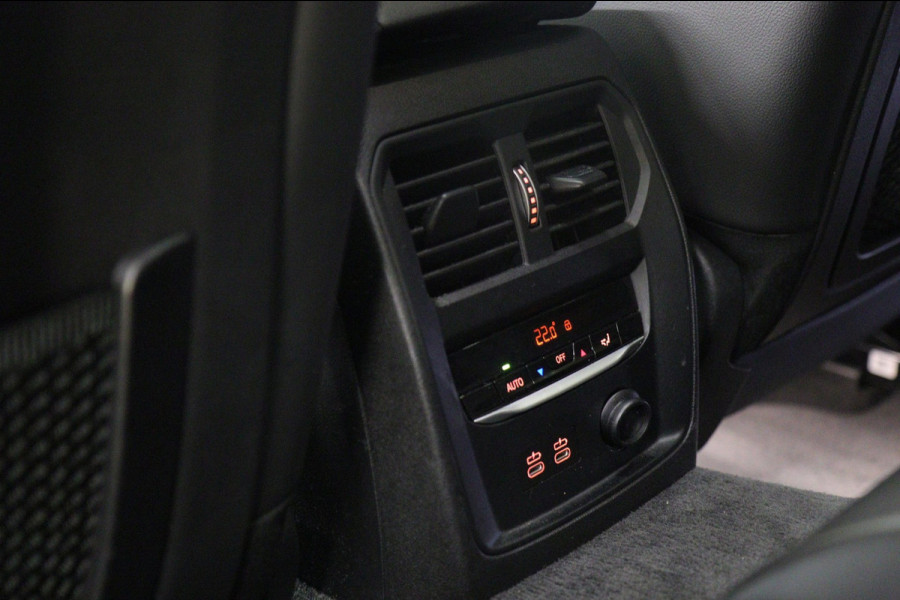 BMW 3-serie 330i High Executive M-PAKKET PANO/CARPLAY/SFEER/HK/HUD/VOL