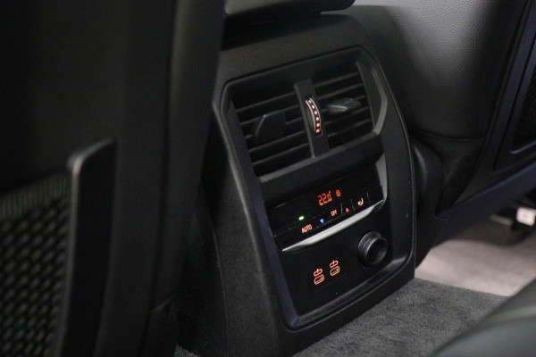 BMW 3-serie 330i High Executive M-PAKKET PANO/CARPLAY/SFEER/HK/HUD/VOL