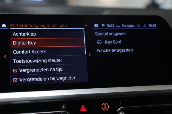 BMW 3-serie 330i High Executive M-PAKKET PANO/CARPLAY/SFEER/HK/HUD/VOL