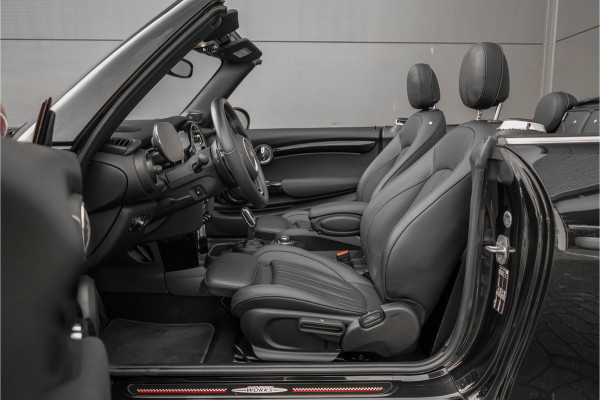 MINI Cabrio 2.0 John Cooper Works HUD H&K ACC Stuurwielverw Camera 18"
