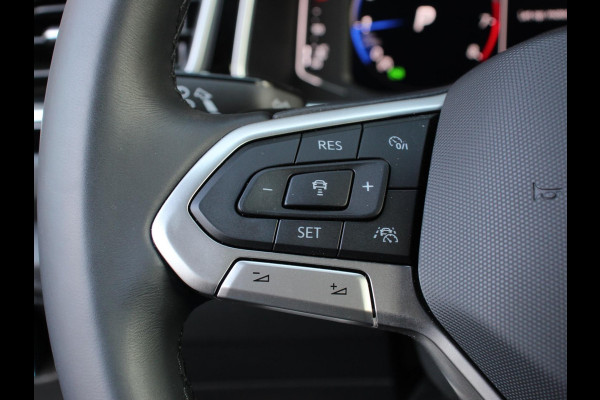 Volkswagen T-Roc 1.5 TSI DSG R-Line + IQ Drive pakket Automaat Camera Navigatie Apple Carplay/Android Auto Climate control Lichtmetalen Velgen Extra Getint Glas 18" Lichtmetalen Velgen