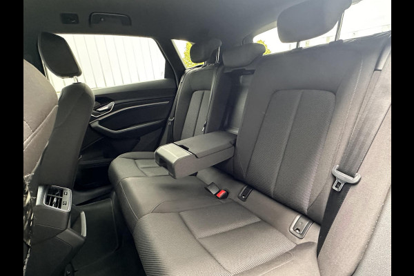 Audi e-tron 55 quattro edition 95 kWh | SOH 88,6% | Trekhaak 1800kg |  Navi | Camera | LED | Privacy Gals |
