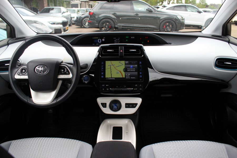 Toyota Prius 1.8 Plug-in Dynamic / Camera / Navigatie / Matrix LED / Keyless / 15'' / Zonnepaneel / Stoelverwarming / DAB / ACC