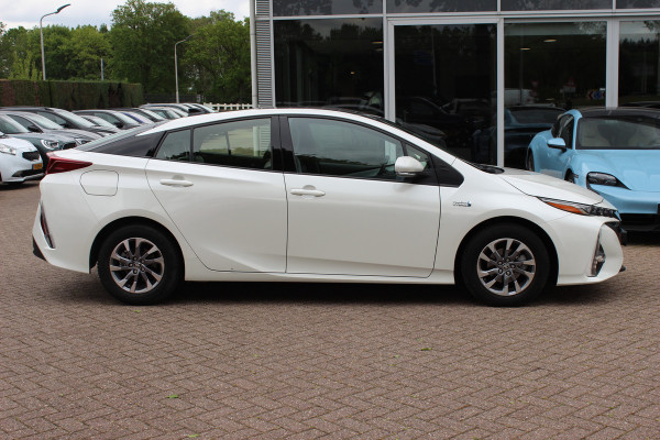 Toyota Prius 1.8 Plug-in Dynamic / Camera / Navigatie / Matrix LED / Keyless / 15'' / Zonnepaneel / Stoelverwarming / DAB / ACC