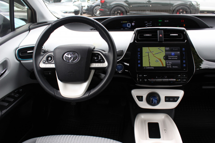 Toyota Prius 1.8 Plug-in Dynamic / Camera / Navigatie / Matrix LED / Keyless / 15'' / Zonnepaneel / Stoelverwarming / DAB / ACC