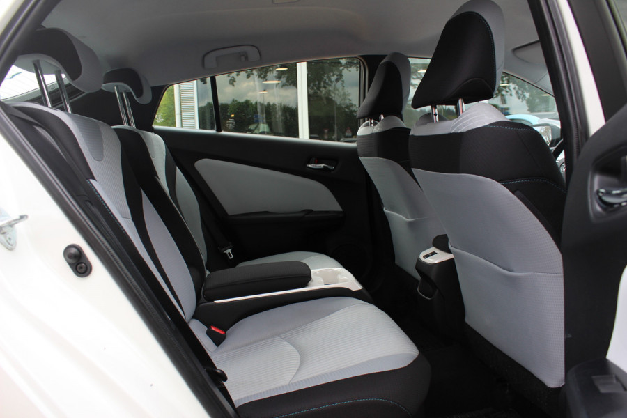 Toyota Prius 1.8 Plug-in Dynamic / Camera / Navigatie / Matrix LED / Keyless / 15'' / Zonnepaneel / Stoelverwarming / DAB / ACC