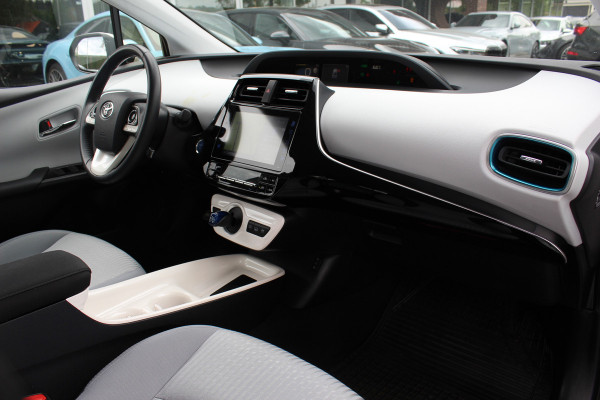 Toyota Prius 1.8 Plug-in Dynamic / Camera / Navigatie / Matrix LED / Keyless / 15'' / Zonnepaneel / Stoelverwarming / DAB / ACC