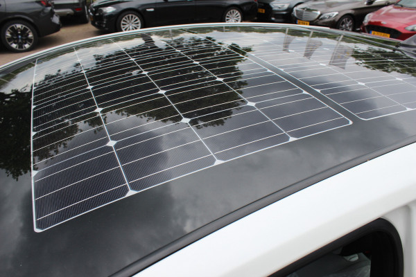 Toyota Prius 1.8 Plug-in Dynamic / Camera / Navigatie / Matrix LED / Keyless / 15'' / Zonnepaneel / Stoelverwarming / DAB / ACC