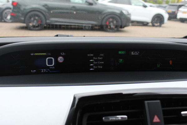 Toyota Prius 1.8 Plug-in Dynamic / Camera / Navigatie / Matrix LED / Keyless / 15'' / Zonnepaneel / Stoelverwarming / DAB / ACC