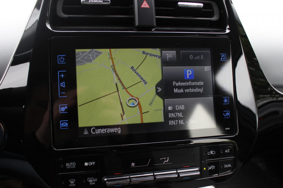 Toyota Prius 1.8 Plug-in Dynamic / Camera / Navigatie / Matrix LED / Keyless / 15'' / Zonnepaneel / Stoelverwarming / DAB / ACC