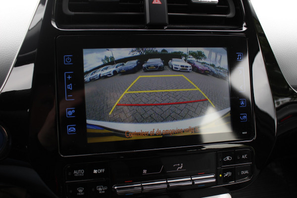Toyota Prius 1.8 Plug-in Dynamic / Camera / Navigatie / Matrix LED / Keyless / 15'' / Zonnepaneel / Stoelverwarming / DAB / ACC