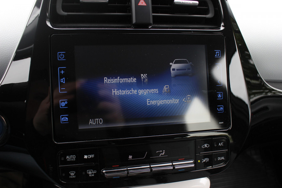 Toyota Prius 1.8 Plug-in Dynamic / Camera / Navigatie / Matrix LED / Keyless / 15'' / Zonnepaneel / Stoelverwarming / DAB / ACC