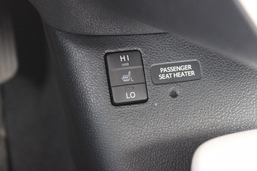 Toyota Prius 1.8 Plug-in Dynamic / Camera / Navigatie / Matrix LED / Keyless / 15'' / Zonnepaneel / Stoelverwarming / DAB / ACC