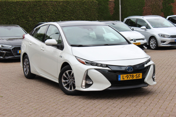 Toyota Prius 1.8 Plug-in Dynamic / Camera / Navigatie / Matrix LED / Keyless / 15'' / Zonnepaneel / Stoelverwarming / DAB / ACC