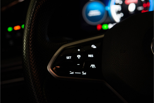 Volkswagen Golf 2.0 TSI GTI 245PK | LED | Stoelverw. | Sfeer | Carplay | Garantie