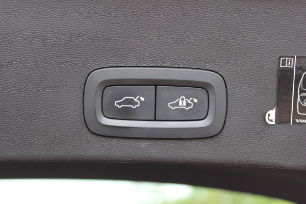 Volvo XC40 1.5 T5 Twin Engine Inscription R-Design / Full option! / Trekhaak / Panoramadak / 360Camera / Leder / Harman Kardon / 20'' / CarPlay / Stuur+Stoelverwarming / Bliss / Dodehoek / Cruise Control