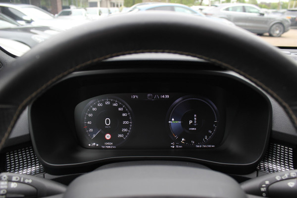 Volvo XC40 1.5 T5 Recharge R-Design / Camera / Leder / Harman Kardon / Keyless / 19'' / Stuur+Stoelverwarming / Elektr. Stoelen / Bliss / DAB / ACC