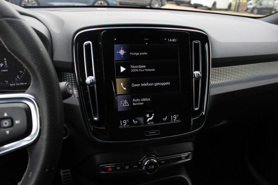 Volvo XC40 1.5 T5 Recharge R-Design / Camera / Leder / Harman Kardon / Keyless / 19'' / Stuur+Stoelverwarming / Elektr. Stoelen / Bliss / DAB / ACC