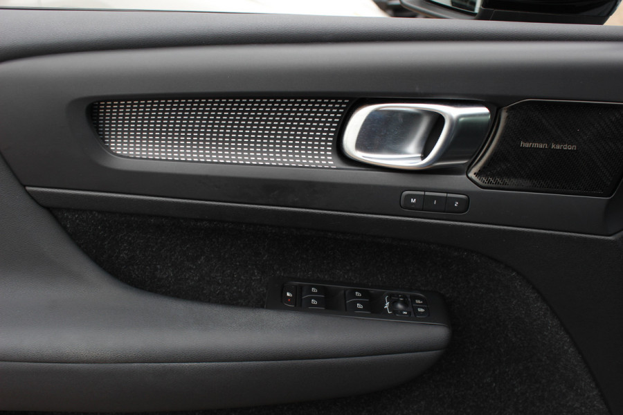 Volvo XC40 1.5 T5 Recharge R-Design / Camera / Leder / Harman Kardon / Keyless / 19'' / Stuur+Stoelverwarming / Elektr. Stoelen / Bliss / DAB / ACC
