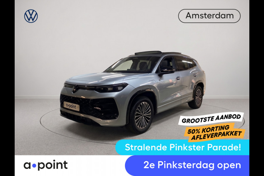 Volkswagen Tayron 1.5 eHybrid R-Line Edition 272 pk Automaat (DSG) | Verlengde garantie | Navigatie | Panoramadak | Trekhaak (wegklapbaar) | Parkeersensoren (Park assist) | Rondomzicht camera | Stoelverwarming v/a | Lederen bekleding |