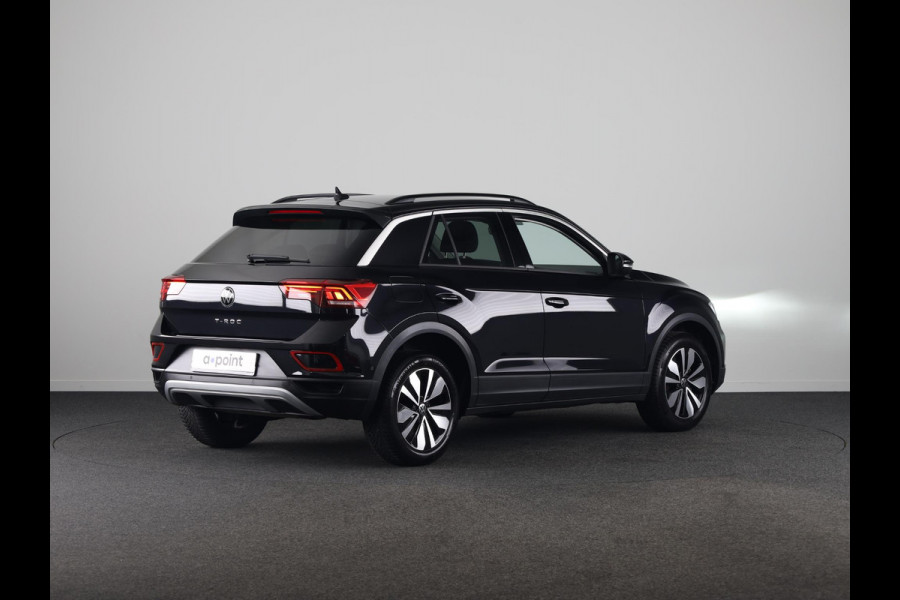 Volkswagen T-Roc 1.0 TSI Life Edition GOAL 116 pk | Navigatie | Parkeersensoren (Park assist) | Autom. airco | Adaptieve cruise control | Stoelverwarming |
