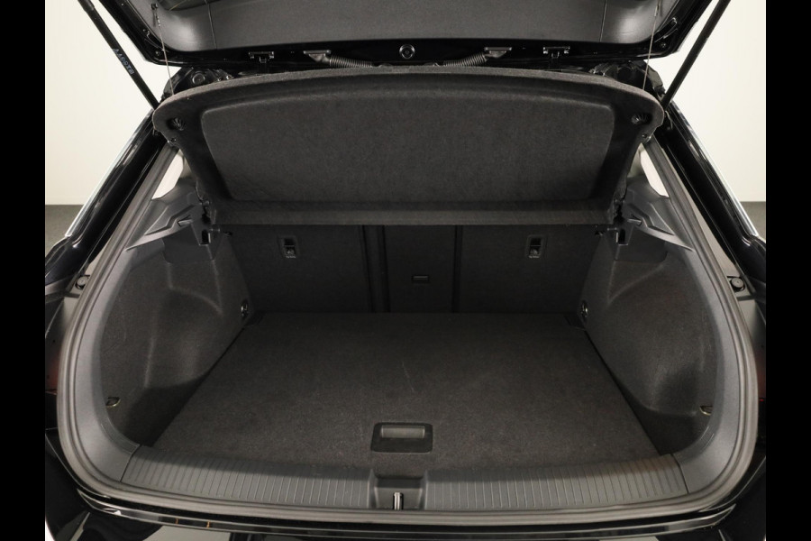 Volkswagen T-Roc 1.0 TSI Life Edition GOAL 116 pk | Navigatie | Parkeersensoren (Park assist) | Autom. airco | Adaptieve cruise control | Stoelverwarming |