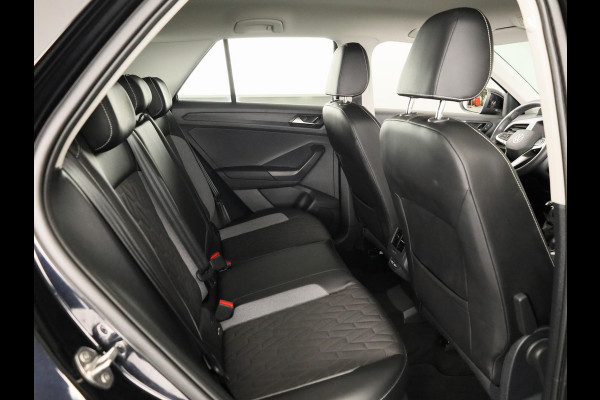 Volkswagen T-Roc 1.0 TSI Life Edition GOAL 116 pk | Navigatie | Parkeersensoren (Park assist) | Autom. airco | Adaptieve cruise control | Stoelverwarming |