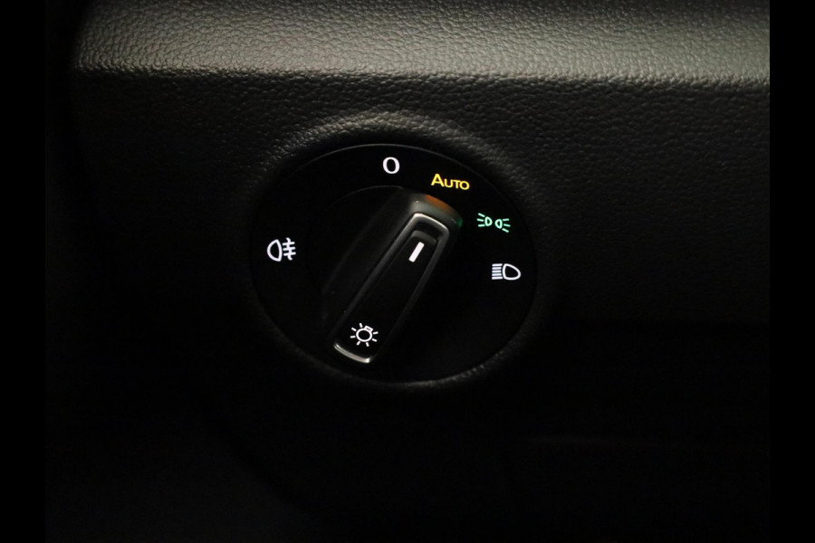 Volkswagen T-Roc 1.0 TSI Life Edition GOAL 116 pk | Navigatie | Parkeersensoren (Park assist) | Autom. airco | Adaptieve cruise control | Stoelverwarming |