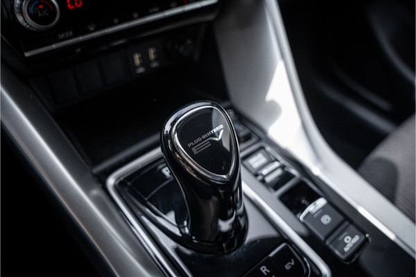 Mitsubishi Eclipse Cross 2.4 PHEV Business Executive ** Trekhaak ** 1.500kg trekgewicht Rijbereik tot 45km (WLTP)
