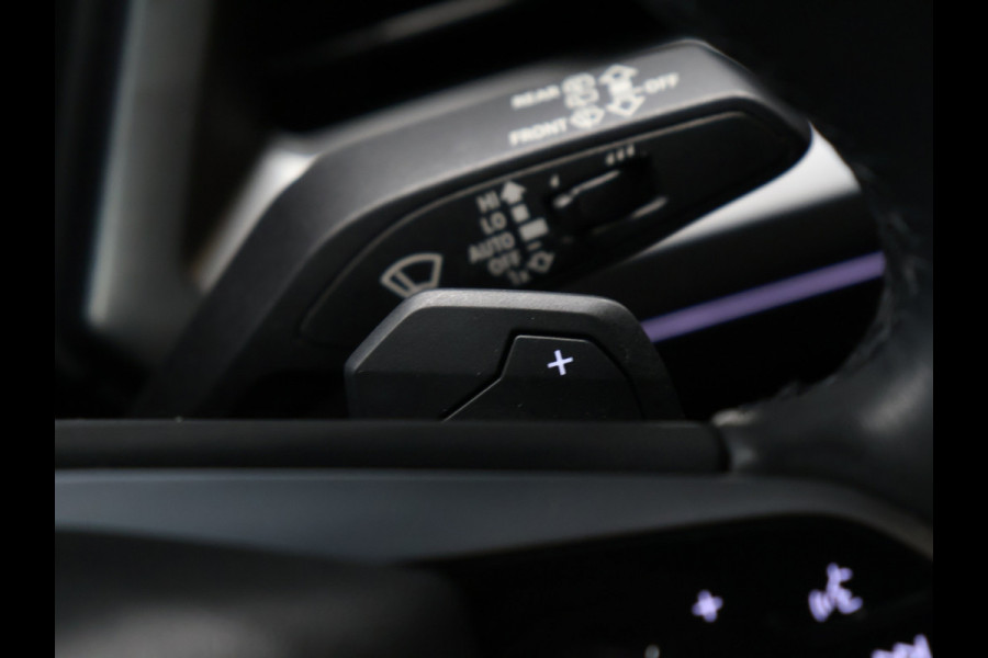 Audi Q4 e-tron 40 Launch edition 77 kWh [SCHUIFKANTELDAK, ADAPTIVE CRUISE, CAMERA, APPLE CARPLAY, ANDROID, STOELVERWARMING, PDC, DIGITAL DASH]
